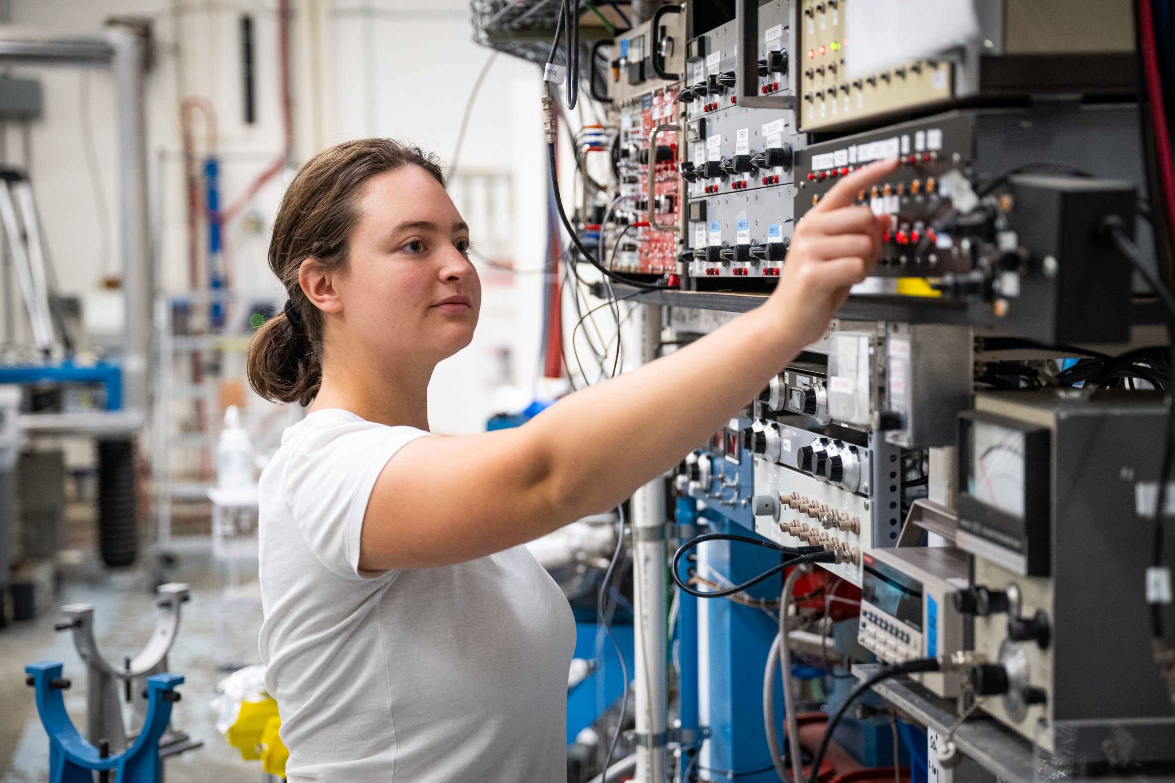V. Sanders working in JRM lab.